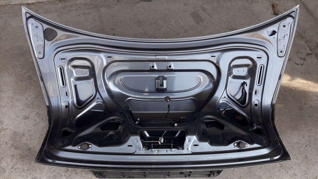 Audi A4 B6 Csomagtér Ajtó 4. kép