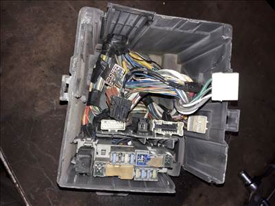 Nissan Navara D40 Biztosítéktábla / Relé Tábla