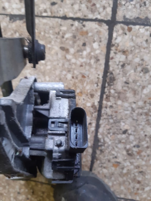 Ford Focus II Elsõ Ablaktörlõ Motor ቛõ Ablaktörlõ Mechanika 4M51-17504-AB 3. kép