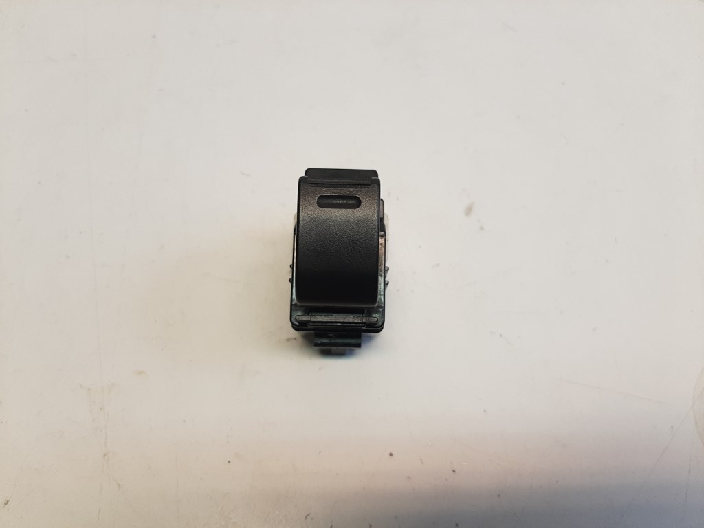 Toyota Yaris (XP10) jobb elsõ ablakemelõ kapcsoló 1. kép