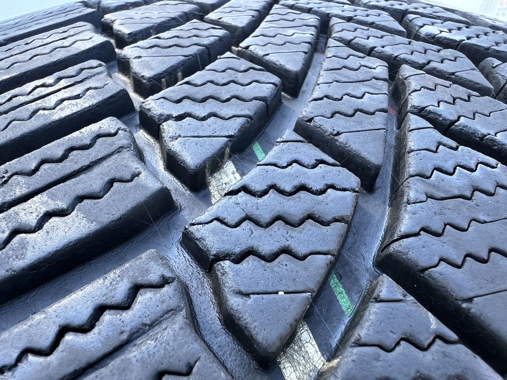 235/50 R20 Bridgestone Blizzak LM005 téli gumi 6mm 4. kép