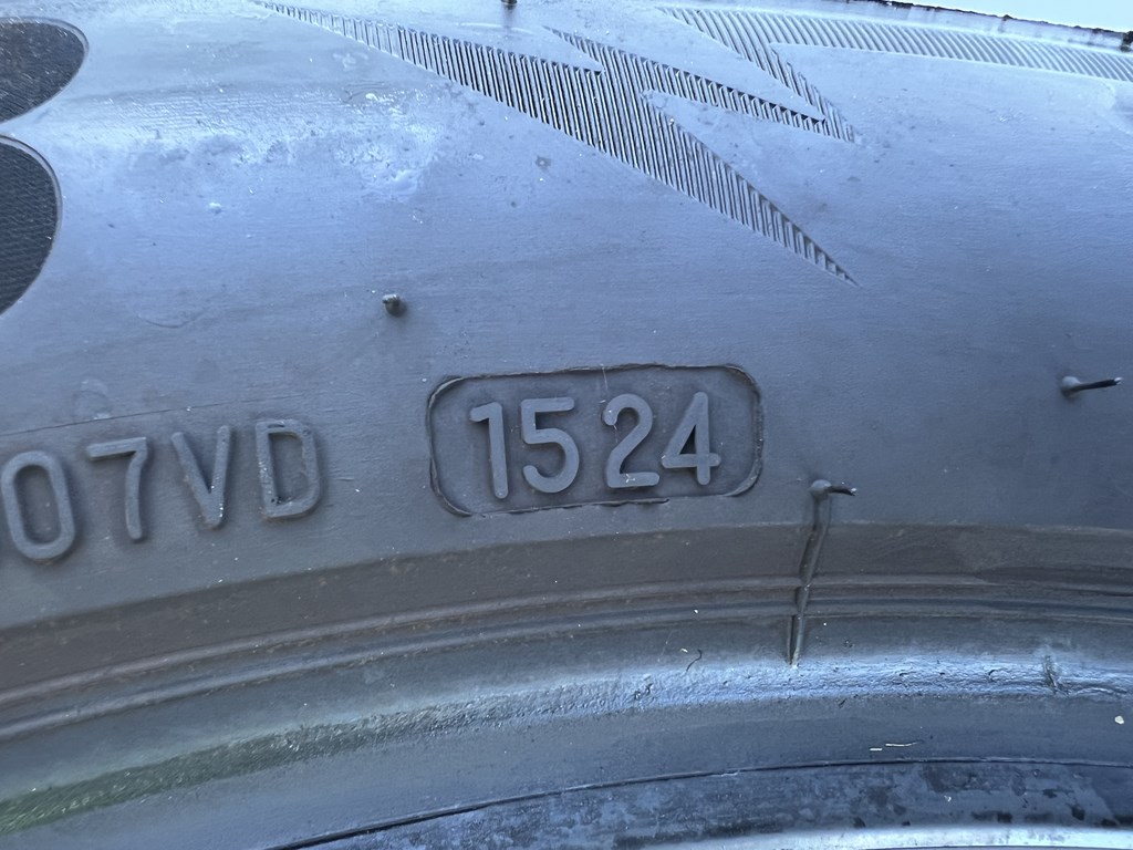 235/50 R20 Bridgestone Blizzak LM005 téli gumi 6mm 5. kép