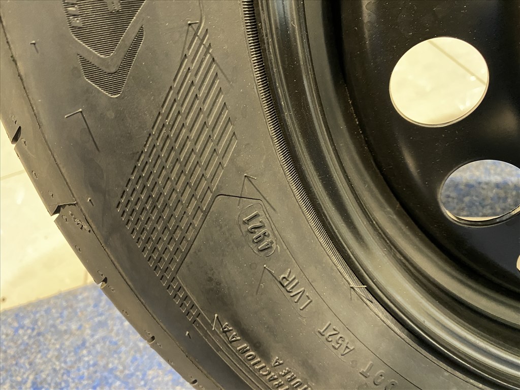 (2949) Volkswagen 18 gyári lemezfelni, 5x112, kétszéles gumi, ID Buzz 3. kép