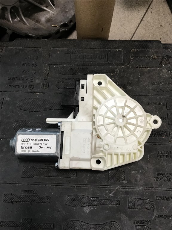 Audi A4 (B8 - 8K) jobb első ablakemelő motor 8k0959802 1. kép