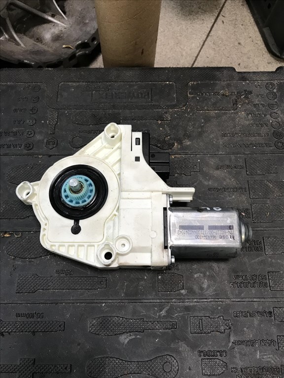 Audi A4 (B8 - 8K) jobb első ablakemelő motor 8k0959802 2. kép