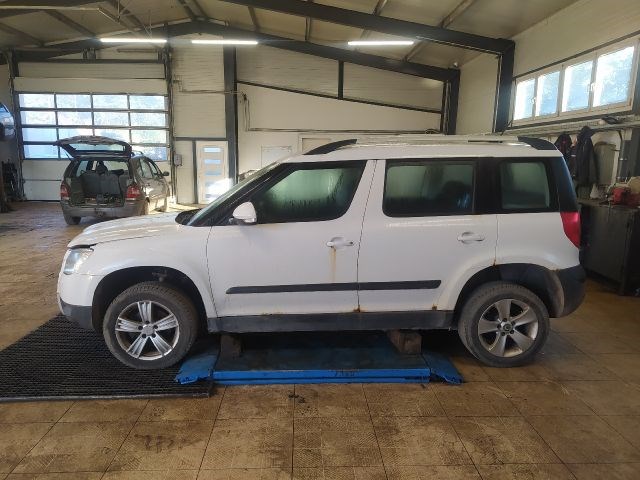 SKODA YETI (5L) 1.6 TDI - Bontódik! 3. kép
