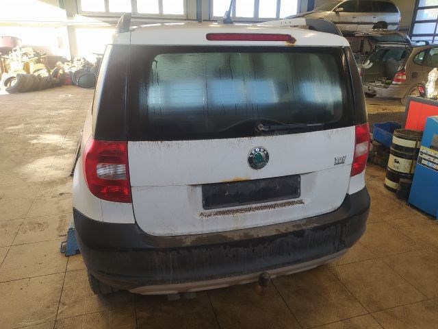 SKODA YETI (5L) 1.6 TDI - Bontódik! 5. kép