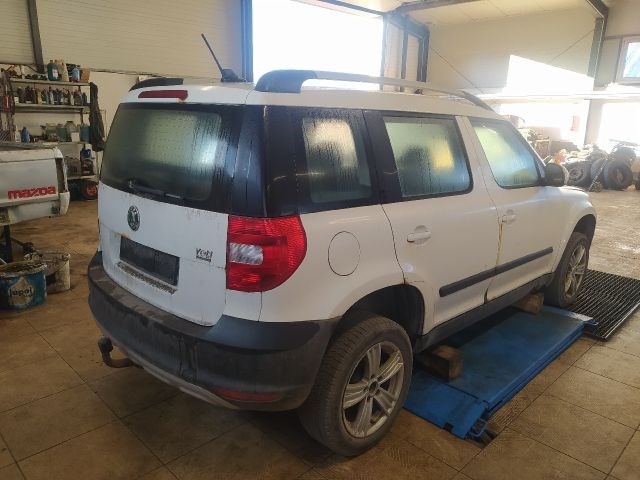 SKODA YETI (5L) 1.6 TDI - Bontódik! 6. kép