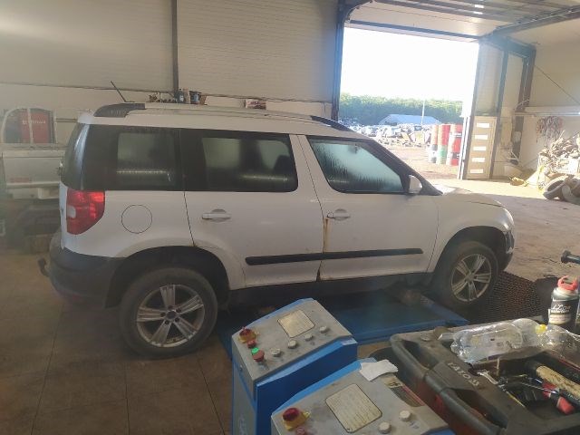 SKODA YETI (5L) 1.6 TDI - Bontódik! 7. kép
