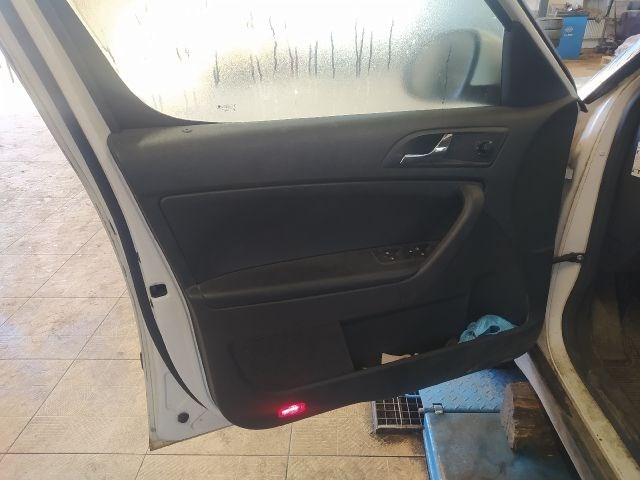 SKODA YETI (5L) 1.6 TDI - Bontódik! 10. kép