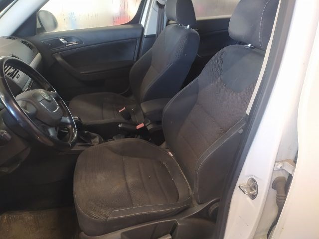 SKODA YETI (5L) 1.6 TDI - Bontódik! 11. kép