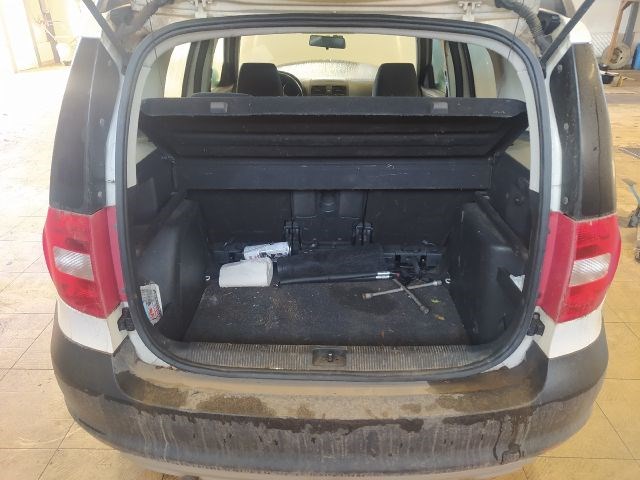 SKODA YETI (5L) 1.6 TDI - Bontódik! 16. kép