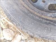  4x100 lyukosztású 14" újszerű lemezfelni, rajta 185/65 újszerű Barum nyári gumi gumi 