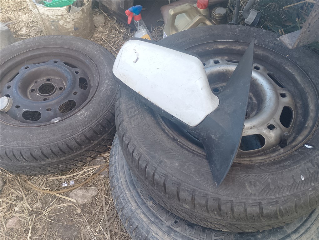  4x100 lyukosztású 14" újszerű lemezfelni, rajta 185/65 újszerű Barum nyári gumi gumi  2. kép