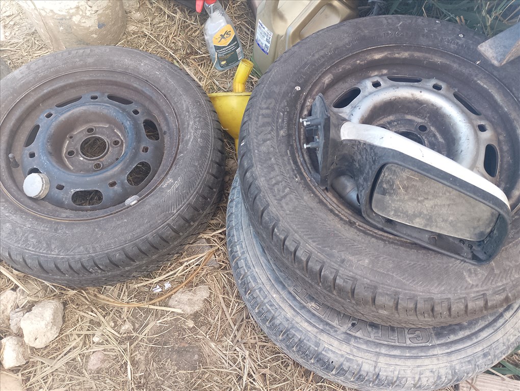  4x100 lyukosztású 14" újszerű lemezfelni, rajta 185/65 újszerű Barum nyári gumi gumi  3. kép