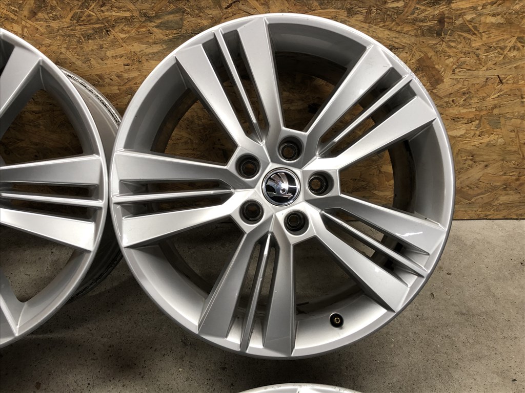18 col Skoda gyári alufelni Octavia 18 colos 5x112 5. kép