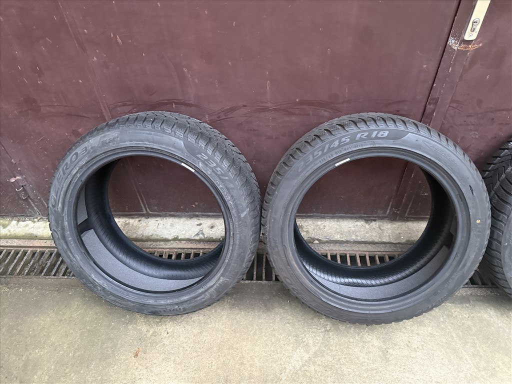  Tesla Model 3 18" gyári téli gumi 1db osak 235/4518" újszerű Pirelli Sottozero 3 TO PNCS téli gumi  3. kép
