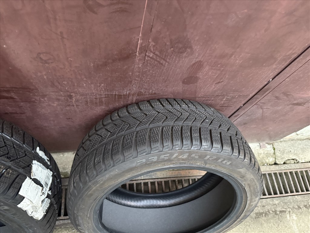  Tesla Model 3 18" gyári téli gumi 1db osak 235/4518" újszerű Pirelli Sottozero 3 TO PNCS téli gumi  5. kép