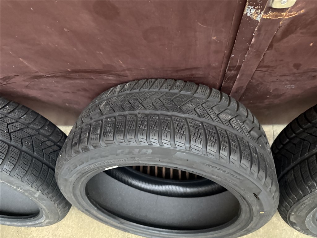  Tesla Model 3 18" gyári téli gumi 1db osak 235/4518" újszerű Pirelli Sottozero 3 TO PNCS téli gumi  6. kép