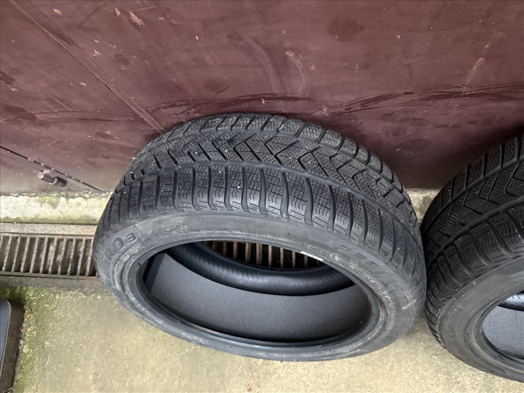  Tesla Model 3 18" gyári téli gumi 1db osak 235/4518" újszerű Pirelli Sottozero 3 TO PNCS téli gumi  7. kép