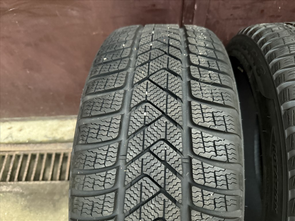  Tesla Model 3 18" gyári téli gumi 1db osak 235/4518" újszerű Pirelli Sottozero 3 TO PNCS téli gumi  9. kép