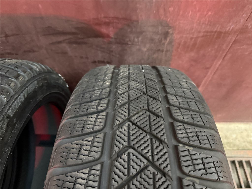  Tesla Model 3 18" gyári téli gumi 1db osak 235/4518" újszerű Pirelli Sottozero 3 TO PNCS téli gumi  12. kép