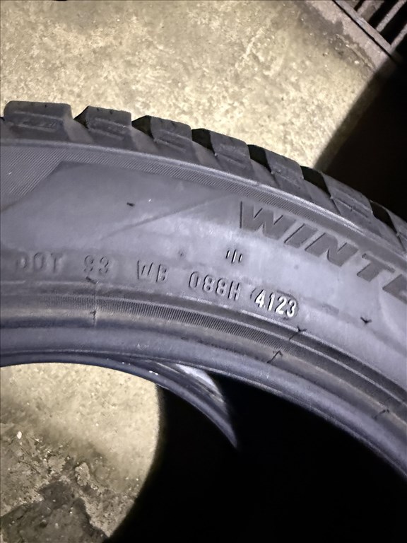  Tesla Model 3 18" gyári téli gumi 1db osak 235/4518" újszerű Pirelli Sottozero 3 TO PNCS téli gumi  17. kép