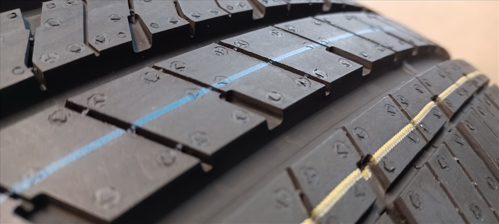 Defekttűrő Good/Year Eagle 235/60 - 255/55 R18 négyévszakos gumik 4db 2. kép