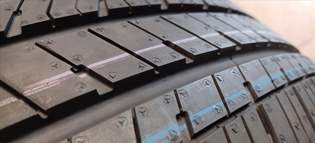 Defekttűrő Good/Year Eagle 235/60 - 255/55 R18 négyévszakos gumik 4db 4. kép