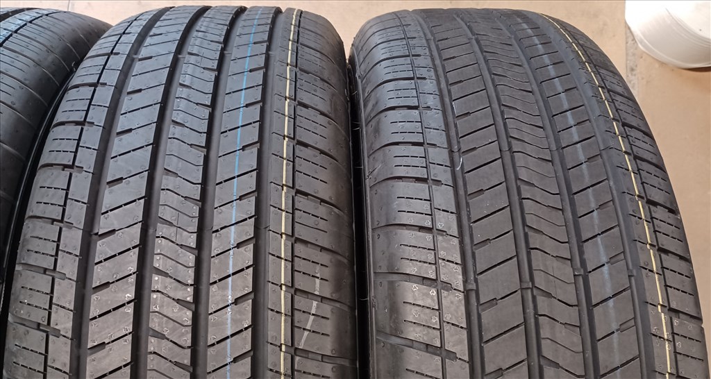 Defekttűrő Good/Year Eagle 235/60 - 255/55 R18 négyévszakos gumik 4db 6. kép