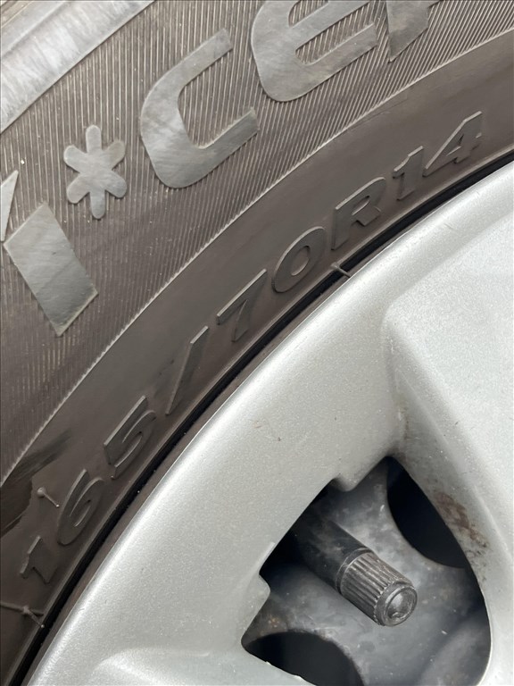  14" használt (gyári felni) lemezfelni, rajta 165/70 használt téli gumi gumi  3. kép