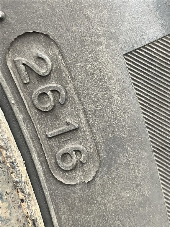  14" használt (gyári felni) lemezfelni, rajta 165/70 használt téli gumi gumi  4. kép