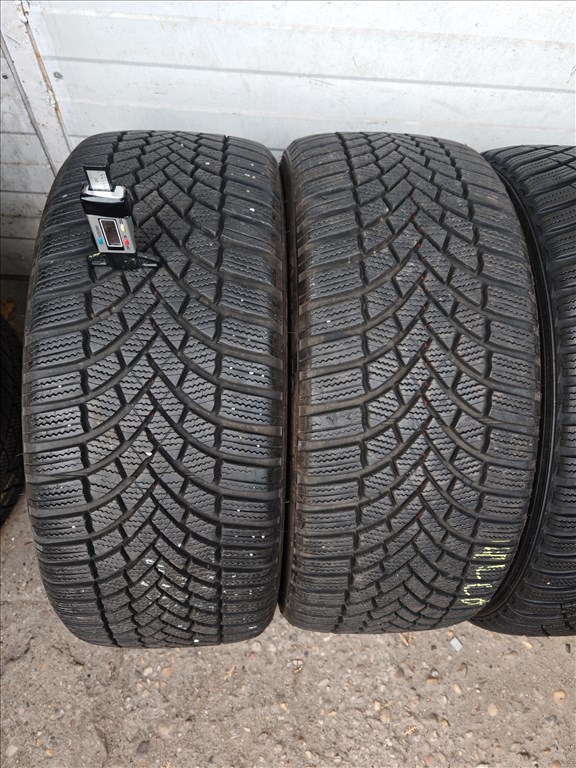  225/4517" újszerű Bridgestone téli gumi gumi 1. kép