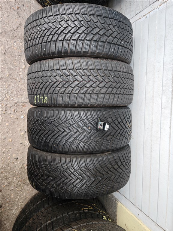  225/4517" újszerű Bridgestone téli gumi gumi 4. kép