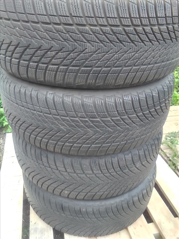  195/65R15 Goodyear újszerű téli gumi  1. kép