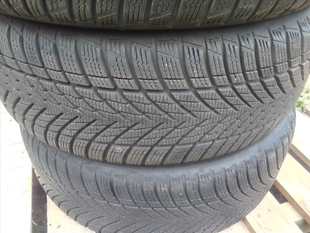  195/65R15 Goodyear újszerű téli gumi  4. kép