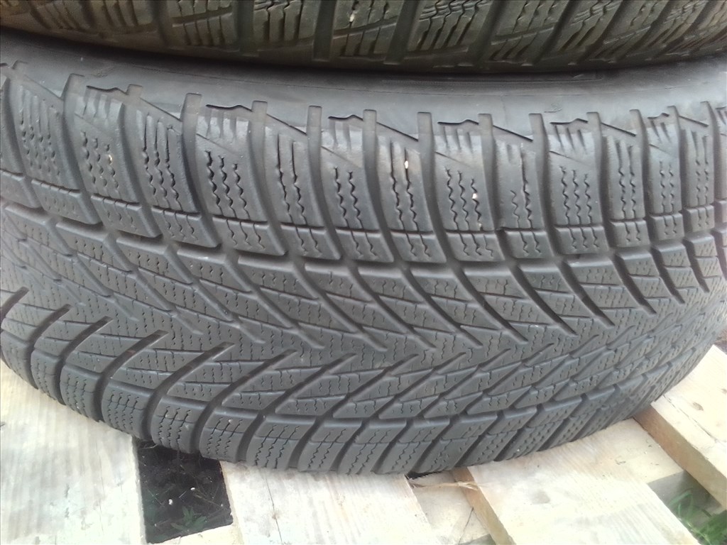  195/65R15 Goodyear újszerű téli gumi  5. kép