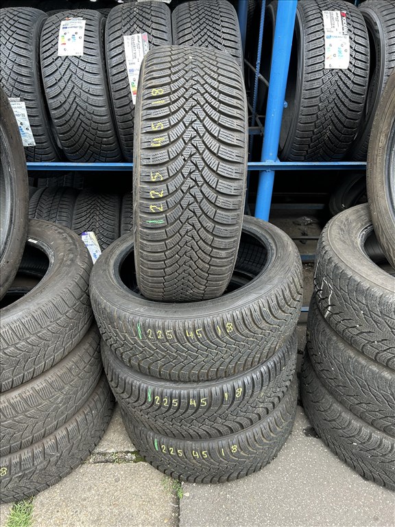 4db 225/45×18″ Falken téli gumiabroncs. (3752440) 1. kép