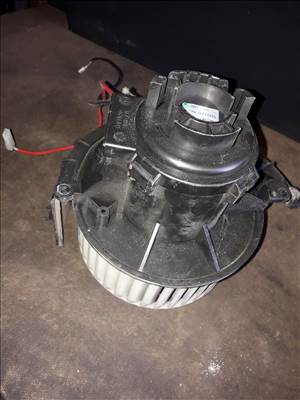 Opel Astra H Fûtőmotor 52 421 335