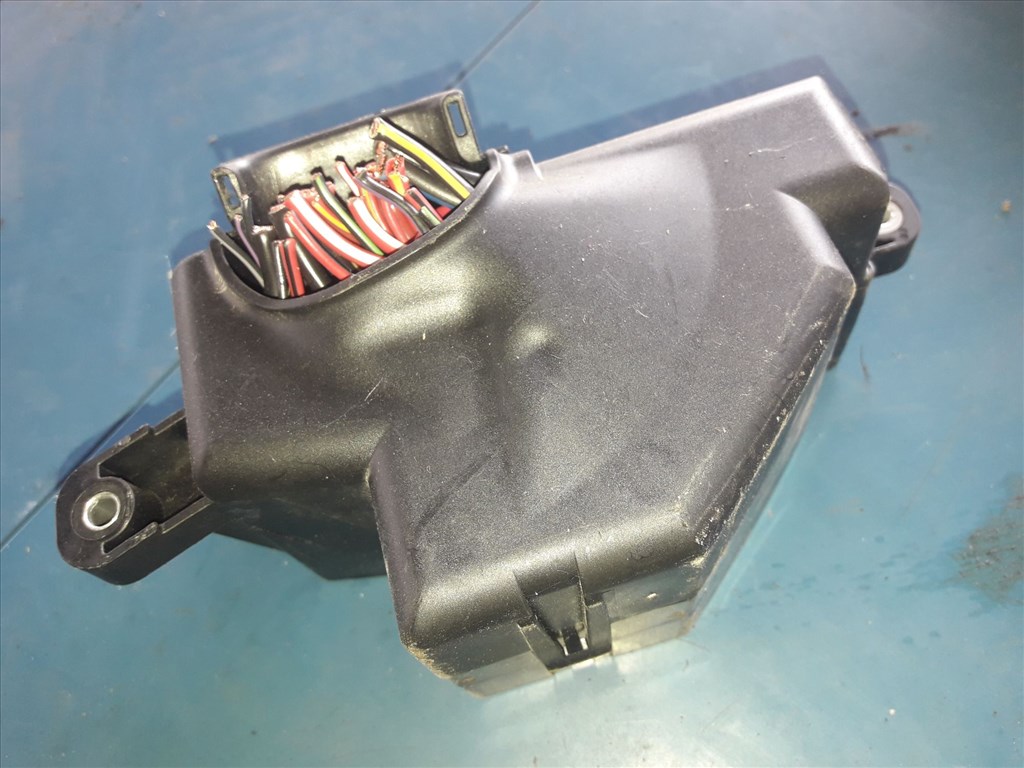 Skoda Octavia II Biztosítéktábla / Relé Tábla 1K1 941 824 2. kép