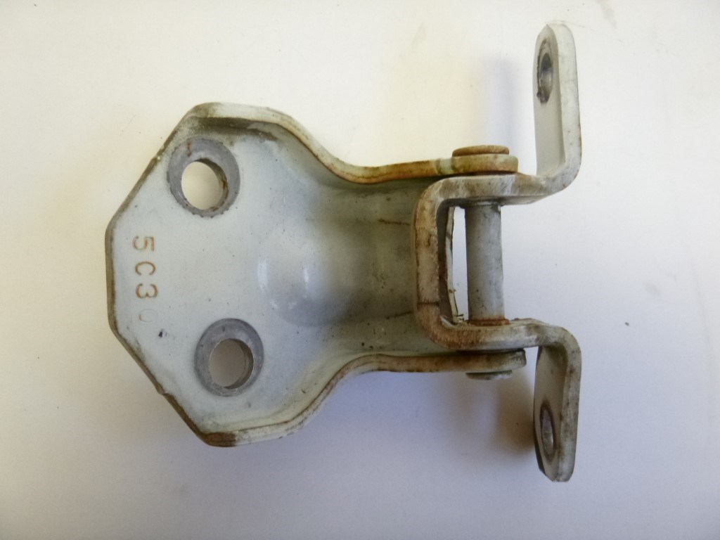 Mazda B 2500 jobb elsõ felsõ ajtó zsanér 1. kép