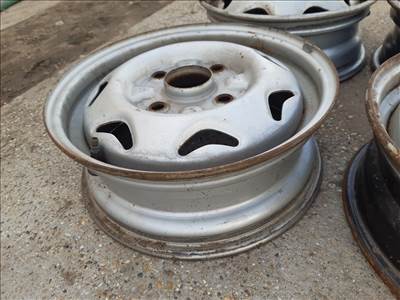 Suzuki Swift II 92-03 <p>Felni méret: 13"</p><p>Felni szélesség: 4.5</p><p>Furatszám: 4</p><p>Osztókör: 114.3</p><p>ET szám: ET45</p><p>Agy Átmérő: 60.0</p><p>Állapot: Normál</p><p>Érdeklődéskor hivatkozzon erre: KIN-40157</p><p>Bármire van szüksége hívjon bizalommal!<br>Kizárólag munkaidőben hétfőtől - péntekig 8-12 13-16 óráig!<br>Alkatrészek széles választékban!<br>Hivatalos Regisztrált Autobontó Kecel!<br>Vásároljon Megbízható Helyről Beszerelési Garanciával Profiktól!</p> 20000