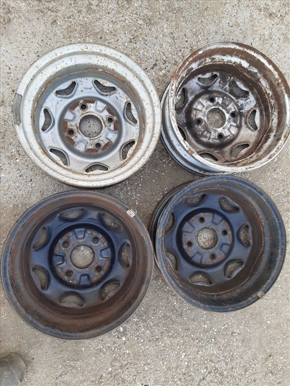 Suzuki Swift II 92-03 <p>Felni méret: 13"</p><p>Felni szélesség: 4.5</p><p>Furatszám: 4</p><p>Osztókör: 114.3</p><p>ET szám: ET45</p><p>Agy Átmérõ: 60.0</p><p>Állapot: Normál</p><p>Érdeklõdéskor hivatkozzon erre: KIN-40157</p><p>Bármire van szüksége hívjon bizalommal!<br>Kizárólag munkaidõben hétfõtõl - péntekig 8-12 13-16 óráig!<br>Alkatrészek széles választékban!<br>Hivatalos Regisztrált Autobontó Kecel!<br>Vásároljon Megbízható Helyrõl Beszerelési Garanciával Profiktól!</p> 20000 5. kép