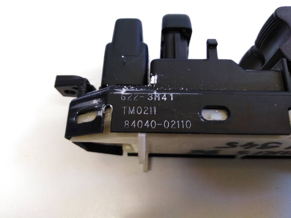 Toyota Auris (E180) bal elsõ ablakemelõ kapcsoló 84040-02110 2. kép