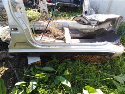 Toyota Rav 4 5 ajtós jobb első küszöb