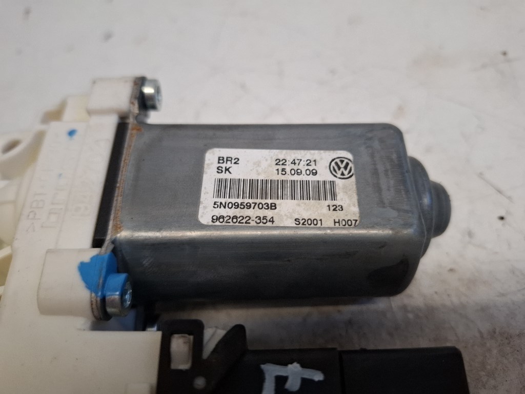 Volkswagen Tiguan bal hátsó ablakemelõ motor 5N0959703B 3. kép