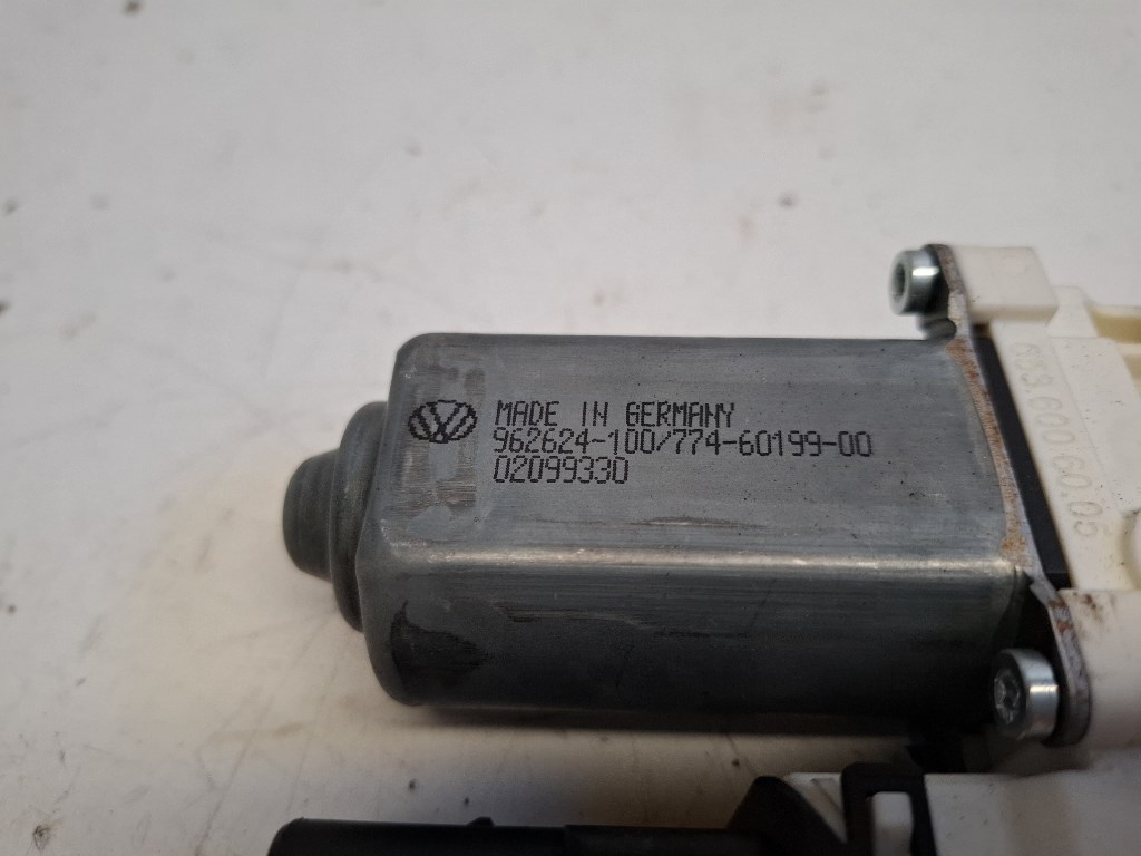 Volkswagen Tiguan bal hátsó ablakemelõ motor 5N0959703B 4. kép