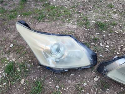 Toyota Avensis (T250) Jobb első Fènyszóró xenon 