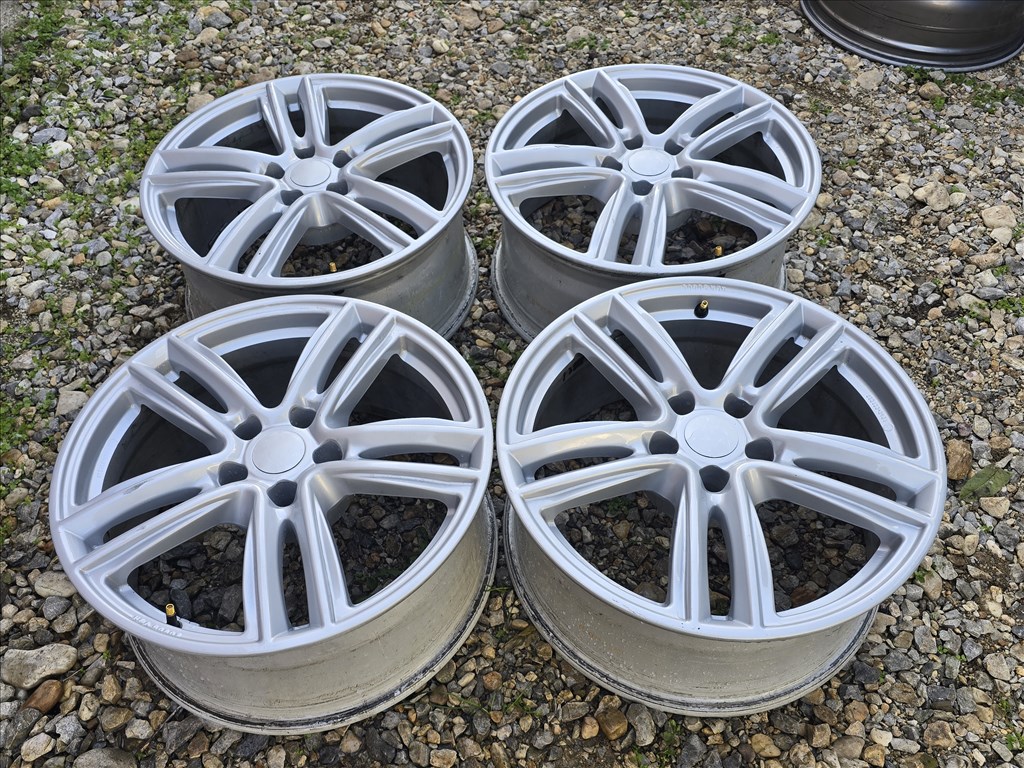  18-as,5x112-es újszerű Borbet alufelni 3. kép