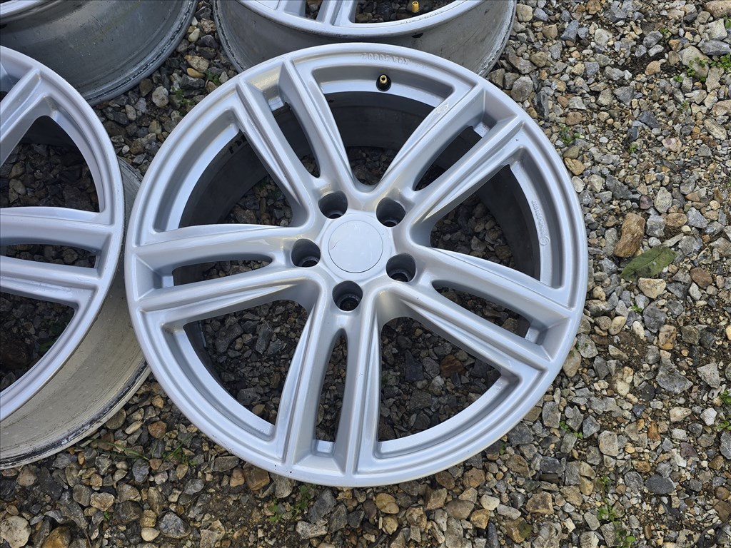  18-as,5x112-es újszerű Borbet alufelni 5. kép
